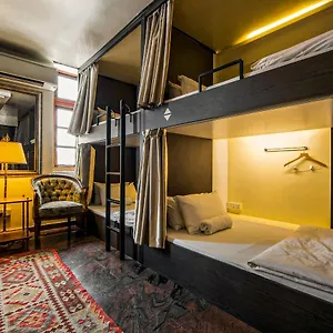 Kapselhotel Atelier 