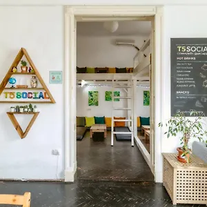  Hostel Podstel